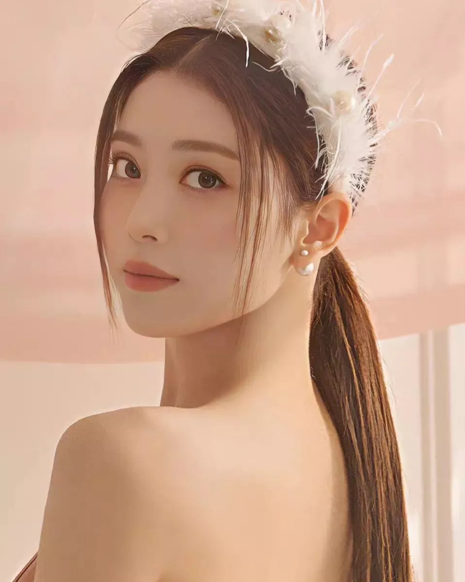 Shen Xiaoting posted by Cruzer-1