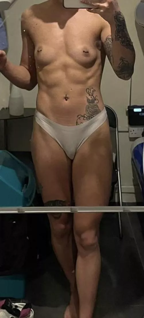 Sunbed selfie by MuscletattooedGirl