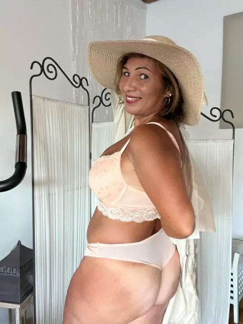 Taste my 53yo Italian yummy milf ass ;-) by Fantastic_Republic28