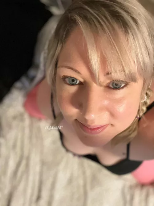 This milf is ready for a facial by AllyNicole917