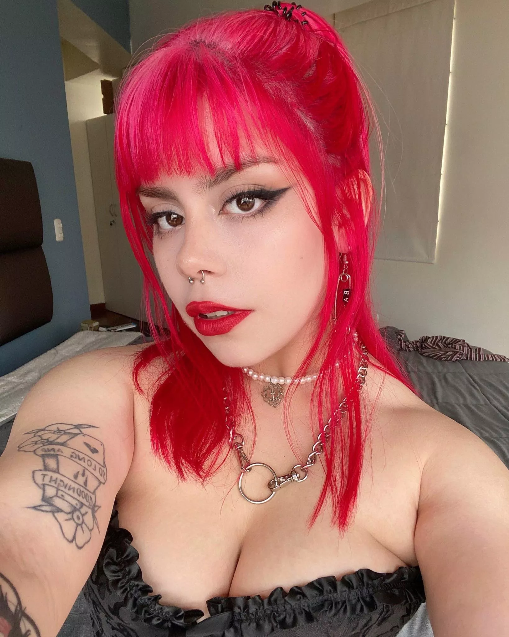 U just want someone that give me kisses and cuddles posted by YvieVelour69