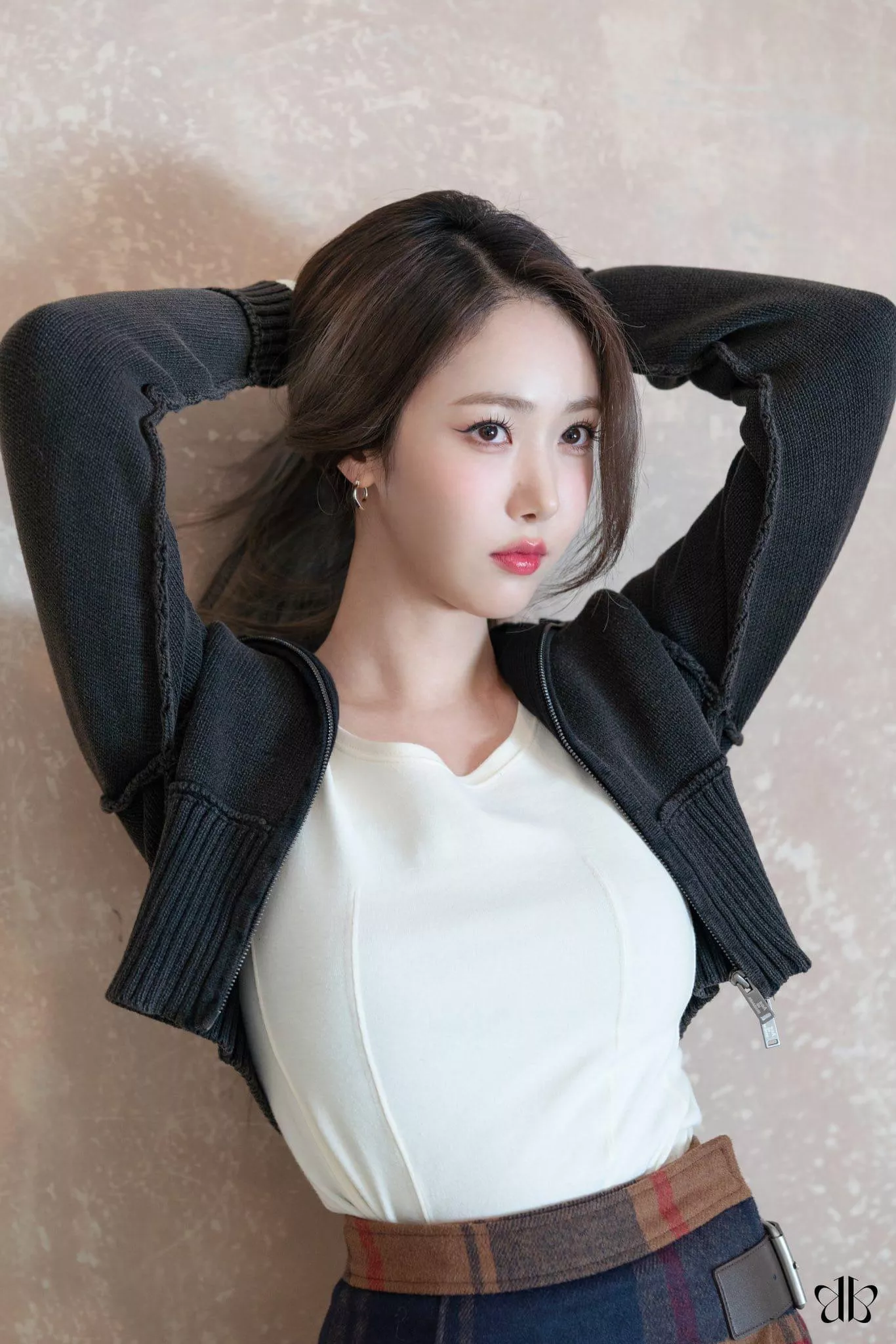 Viviz - Sinb posted by Perfect-Land5759