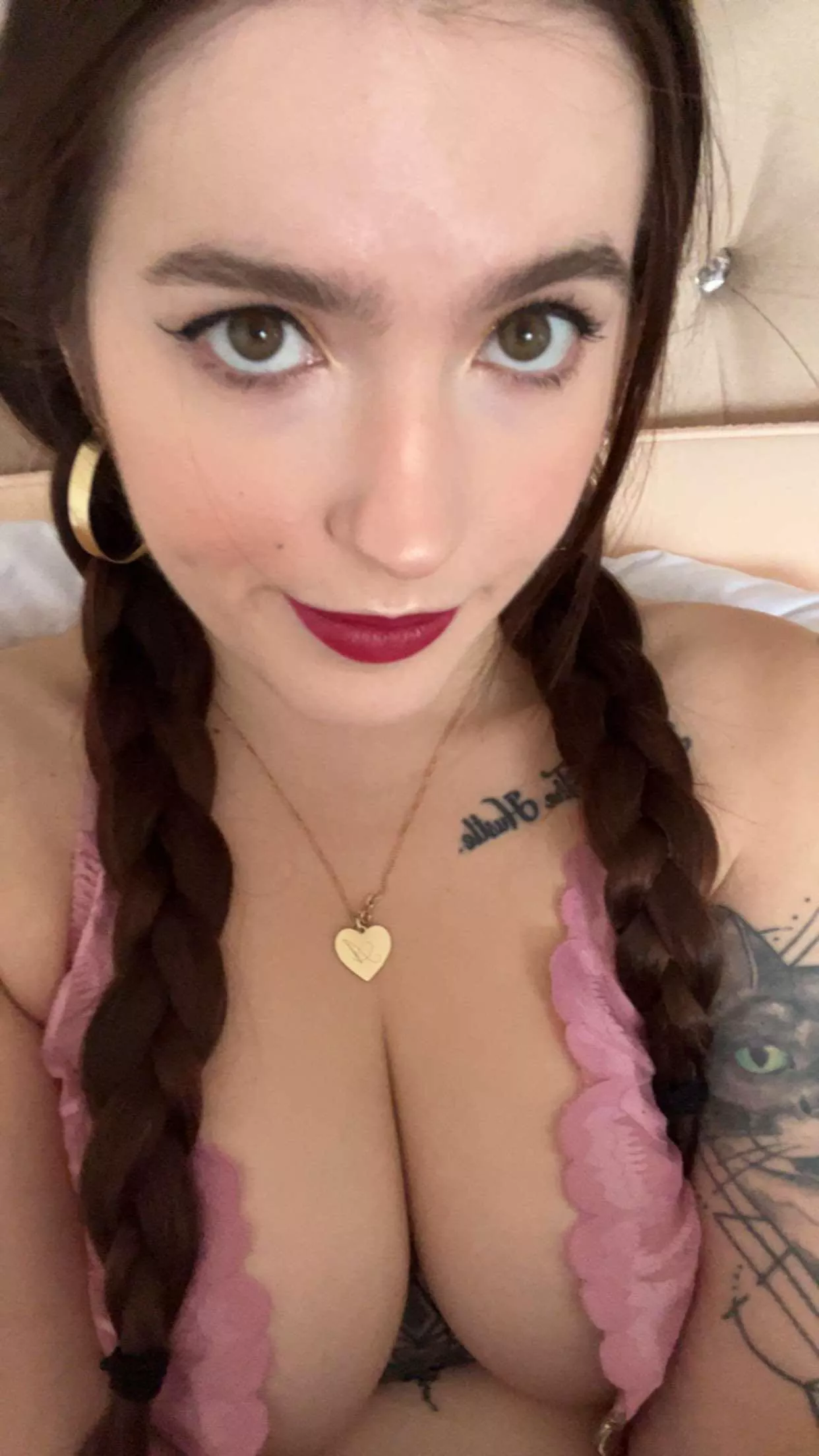 Wanna see how slutty I can be ;) posted by Ssnowxoxo