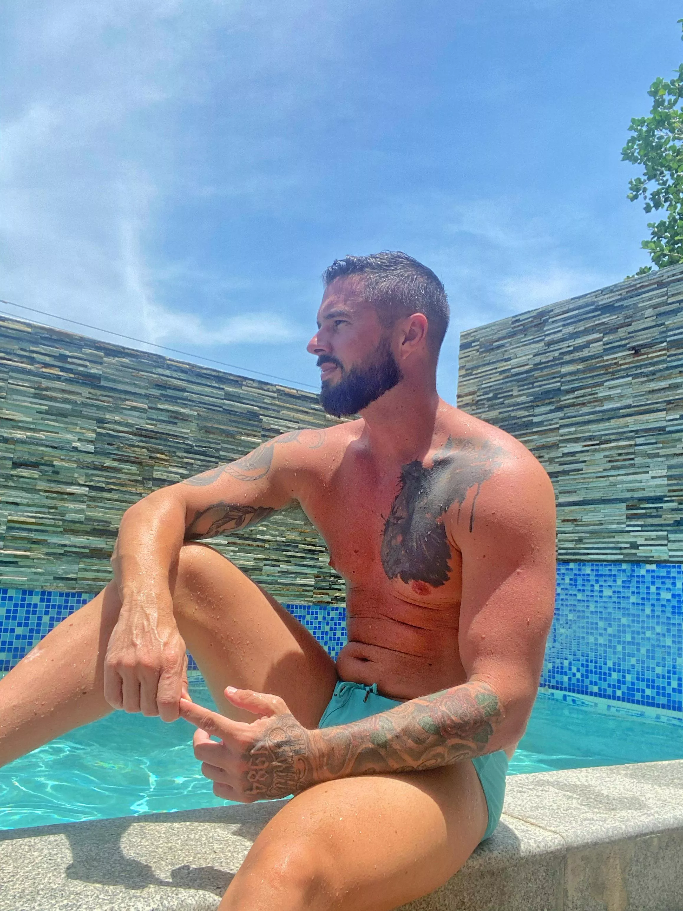 Who loves a confident man in speedos? 💦 posted by CurrentSilver2142