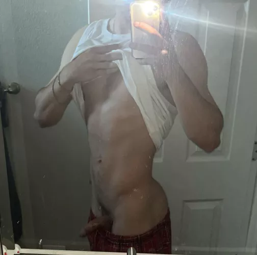 18 hmu with a pic by Careful-Medium1127