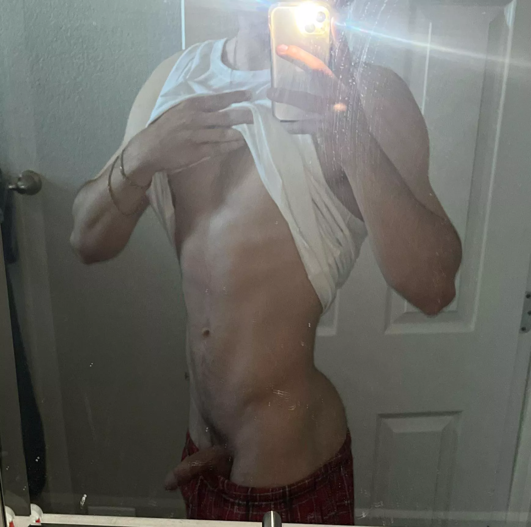 18 hmu with a pic posted by Careful-Medium1127