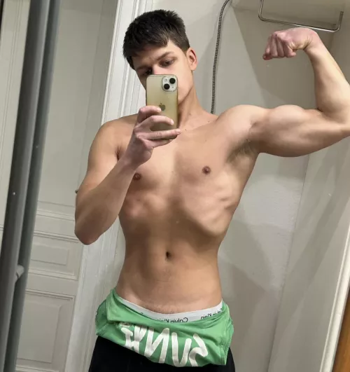 (19)Would you sniff my post workout armpit? by Select_Equipment4297