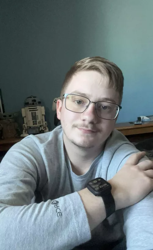 (21) Just another shy, nerdy boy saying Hi👋 by Aggressive_Dot_4722