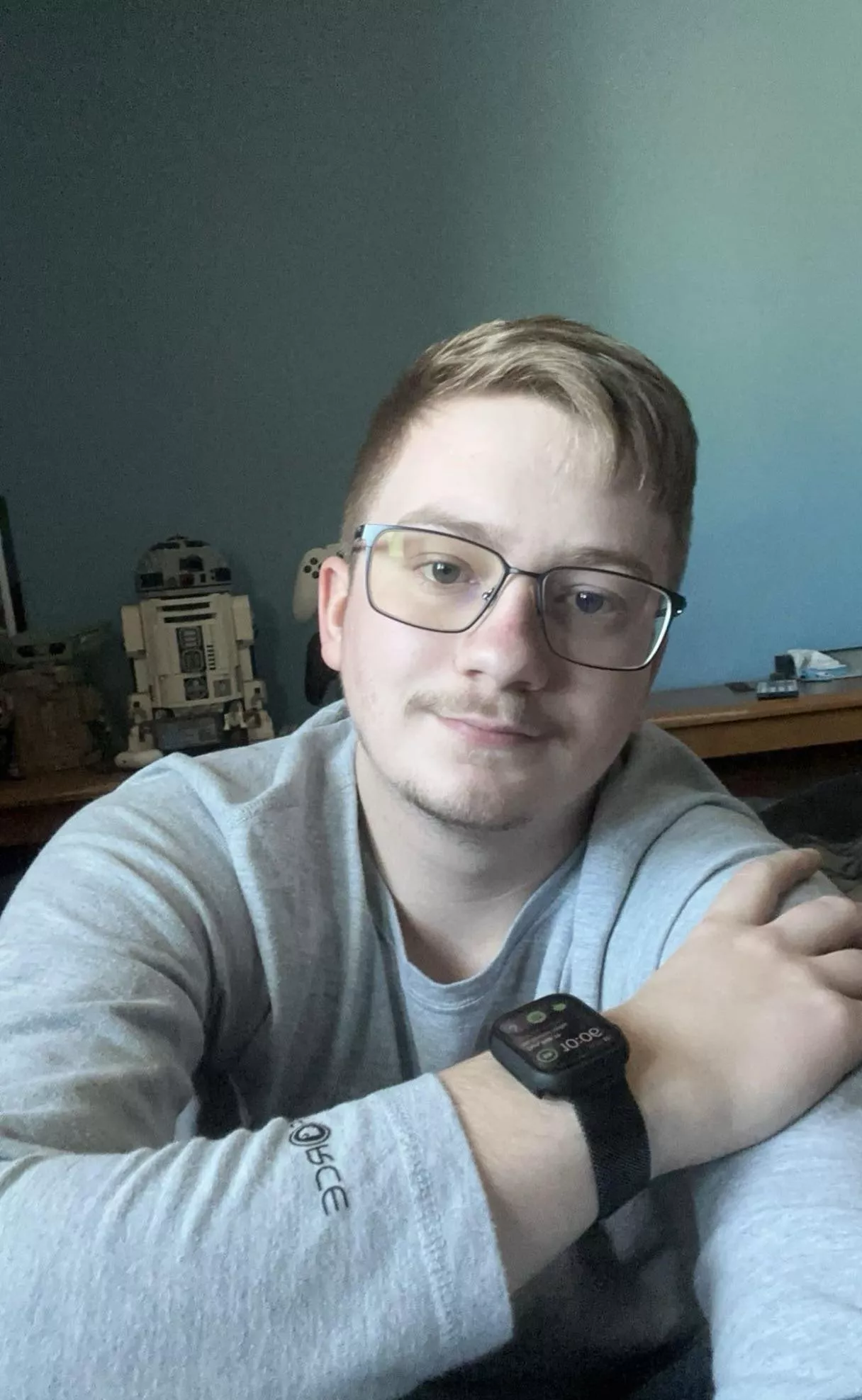 (21) Just another shy, nerdy boy saying Hi👋 posted by Aggressive_Dot_4722