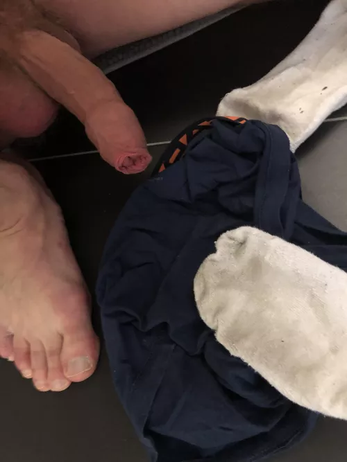 [34] I was puzzled to choose the flair… semi? Flaccid coverage? Finally chooses veiny… does it fit? (Does it feet? Haha… sorry about that..) by parizianR