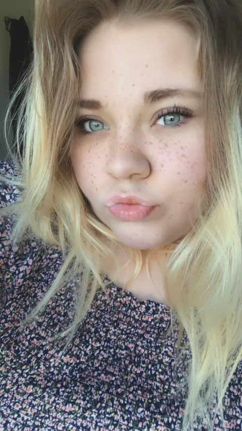 an early selfie for selfie sunday :) by EbbStunning9885