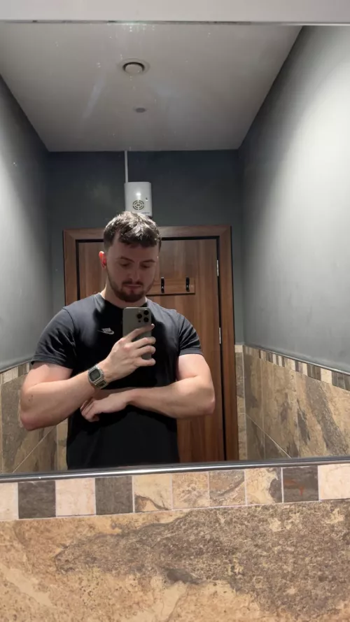 Arm day! haha 😝 by loner0803