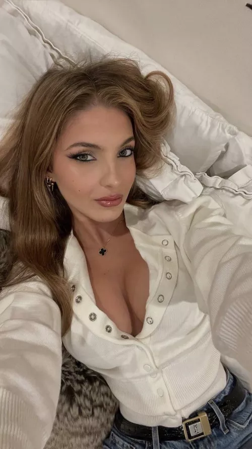 Can anyone feed pics of Lexi? by Ok_Travel_6302