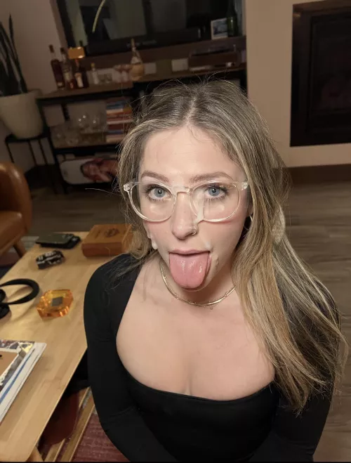 Cover my glasses with your cum by jessnjamez