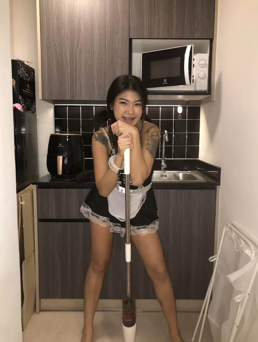 did you call the smiling maid? posted by karamelkasun_q