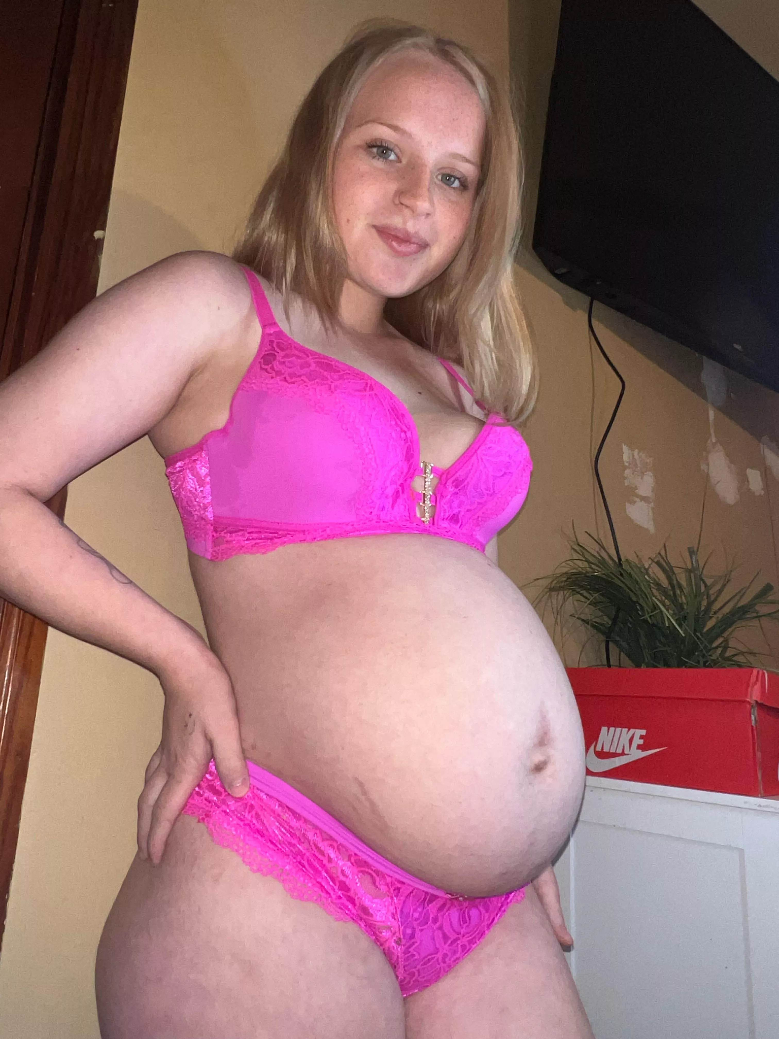 Do I look good in lingerie despite being pregnant? posted by Fantastic-Manager-30
