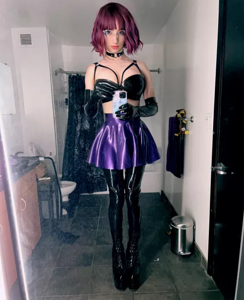 Do I look like shiny porn wearing this? One of my favorite latex outfits ^.^ by SolaraLux
