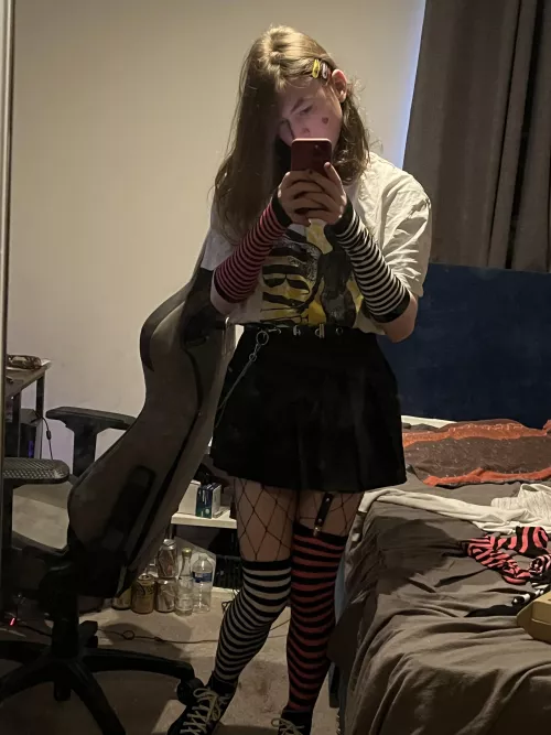 Dressing fem to a concert for the first time, wish me luck 🥺 by furry_trash_69