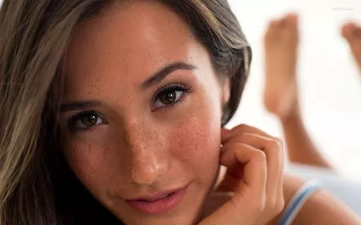 Eva Lovia posted by foxyaidra