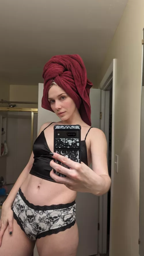 Fresh out of the shower in my comfy panties by papertigerrin