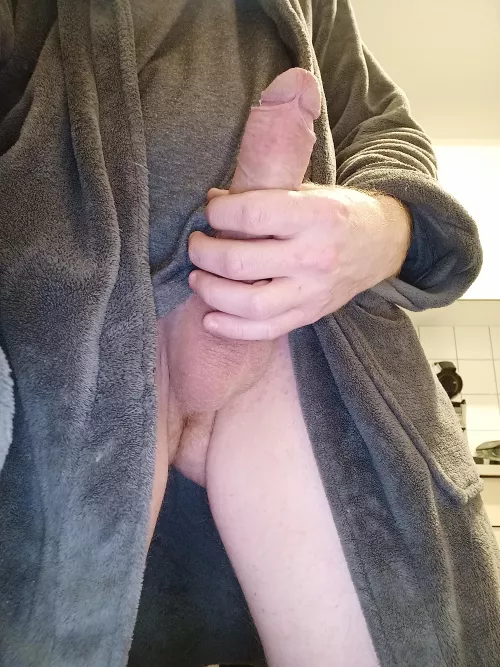 Goodmorning wood 🤩 by furrylover2023_01