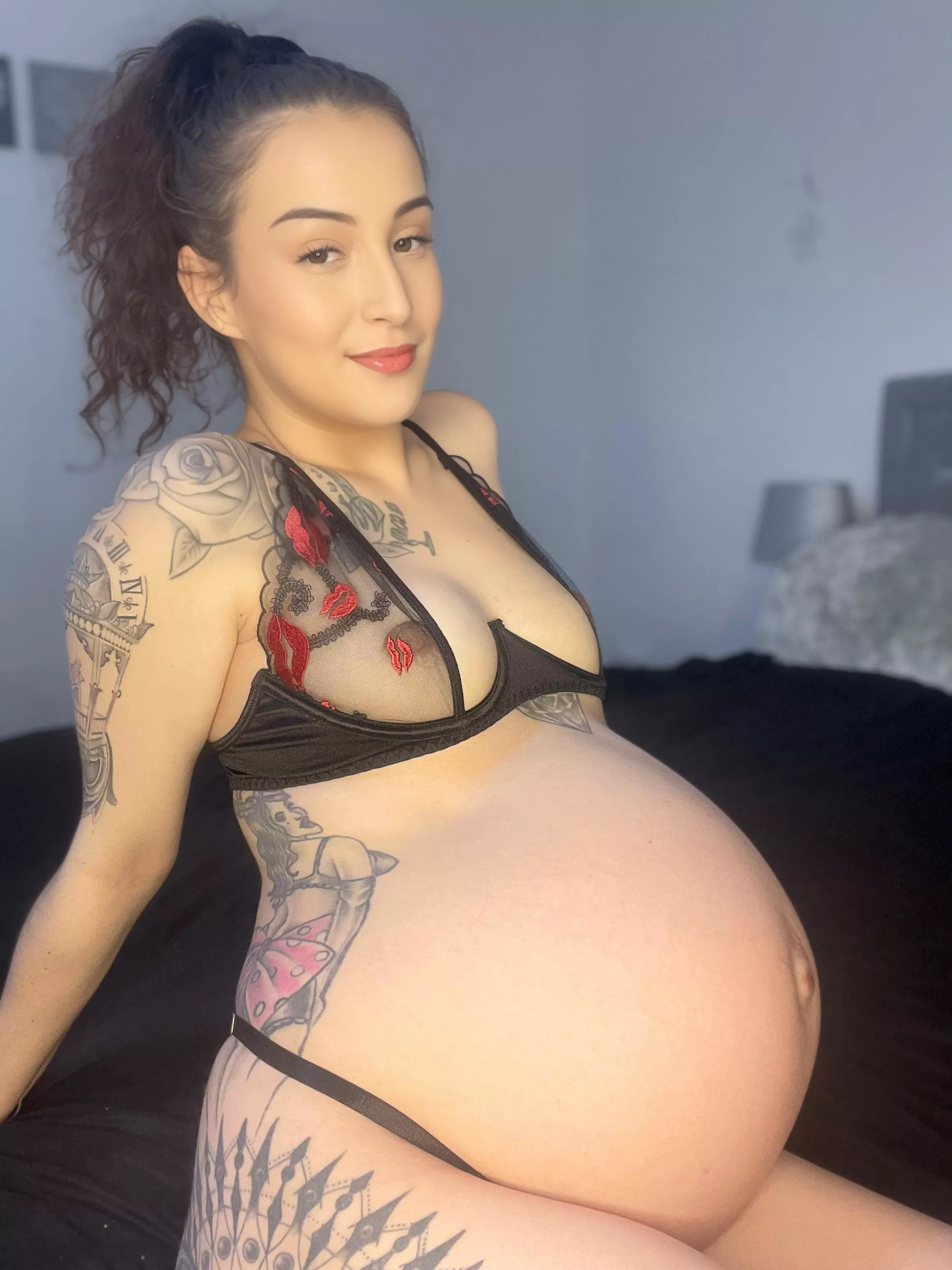 GUESS WHOS BACK? The only girl you need 😈 page is only $5 (sale) UK 🇬🇧 Boy/Girl, solo, pregnancy, pre-pregnancy, customs available! link below posted by jaceyleax