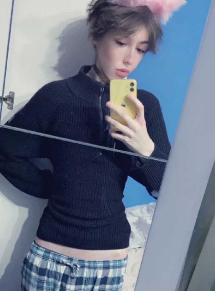 Hi 👋 hope you have a great weekend 💝 posted by Femboy4_uu_