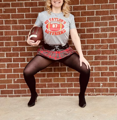 I’m so pumped [f]or the super bowl! by Judyinhose