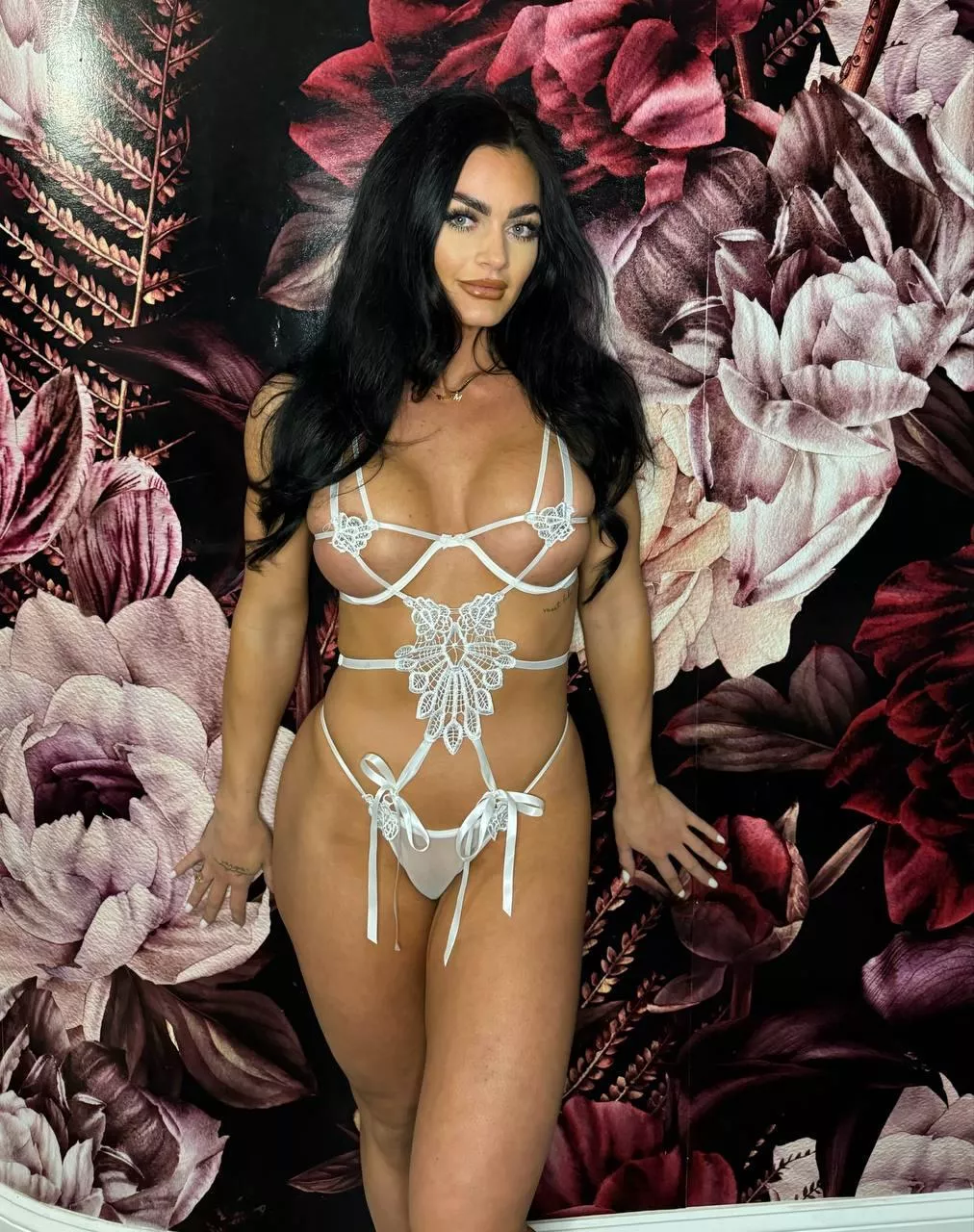 Let me distract you. posted by Isabekjhl