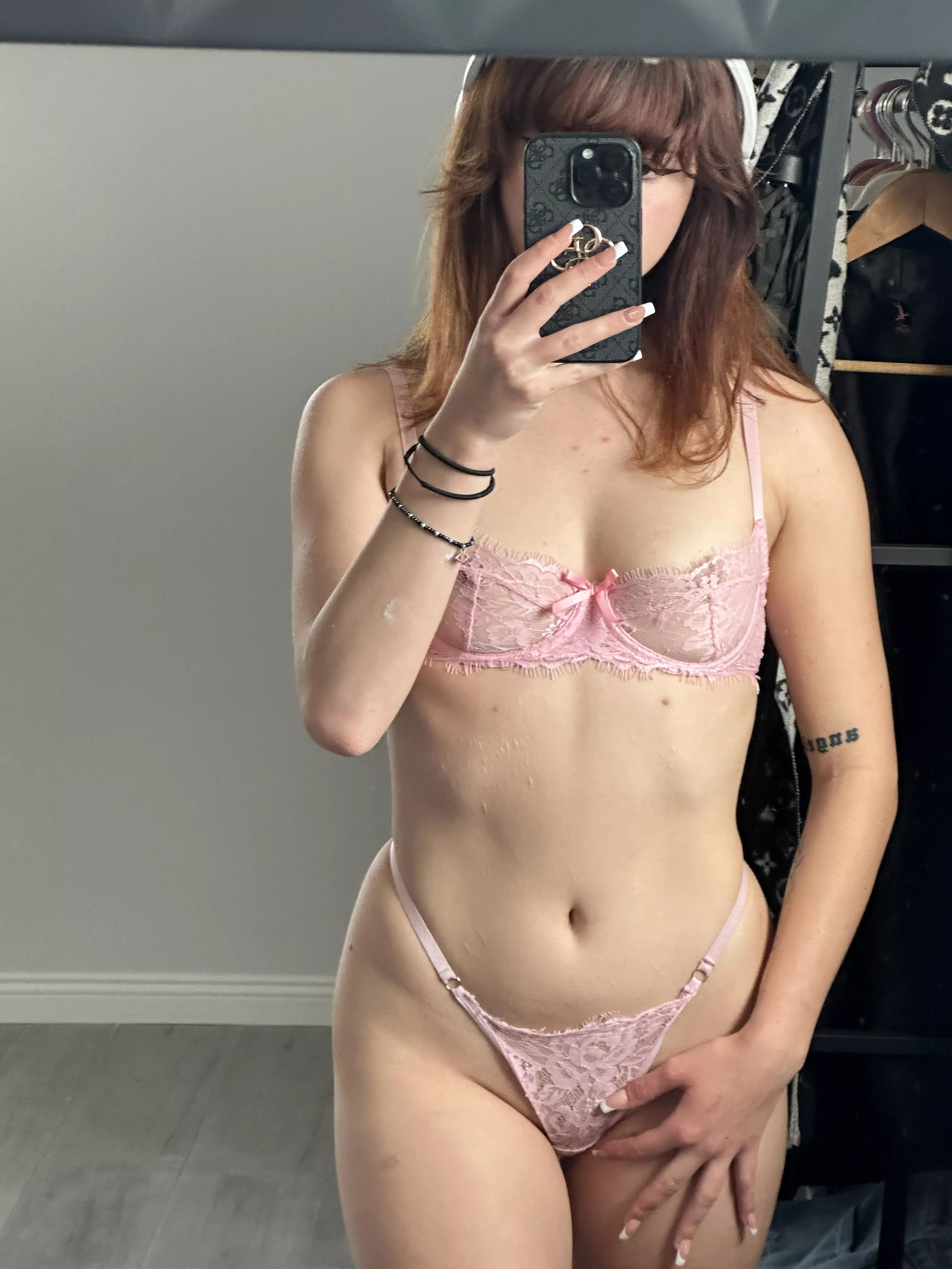 My belly button needs some attention posted by zmot25