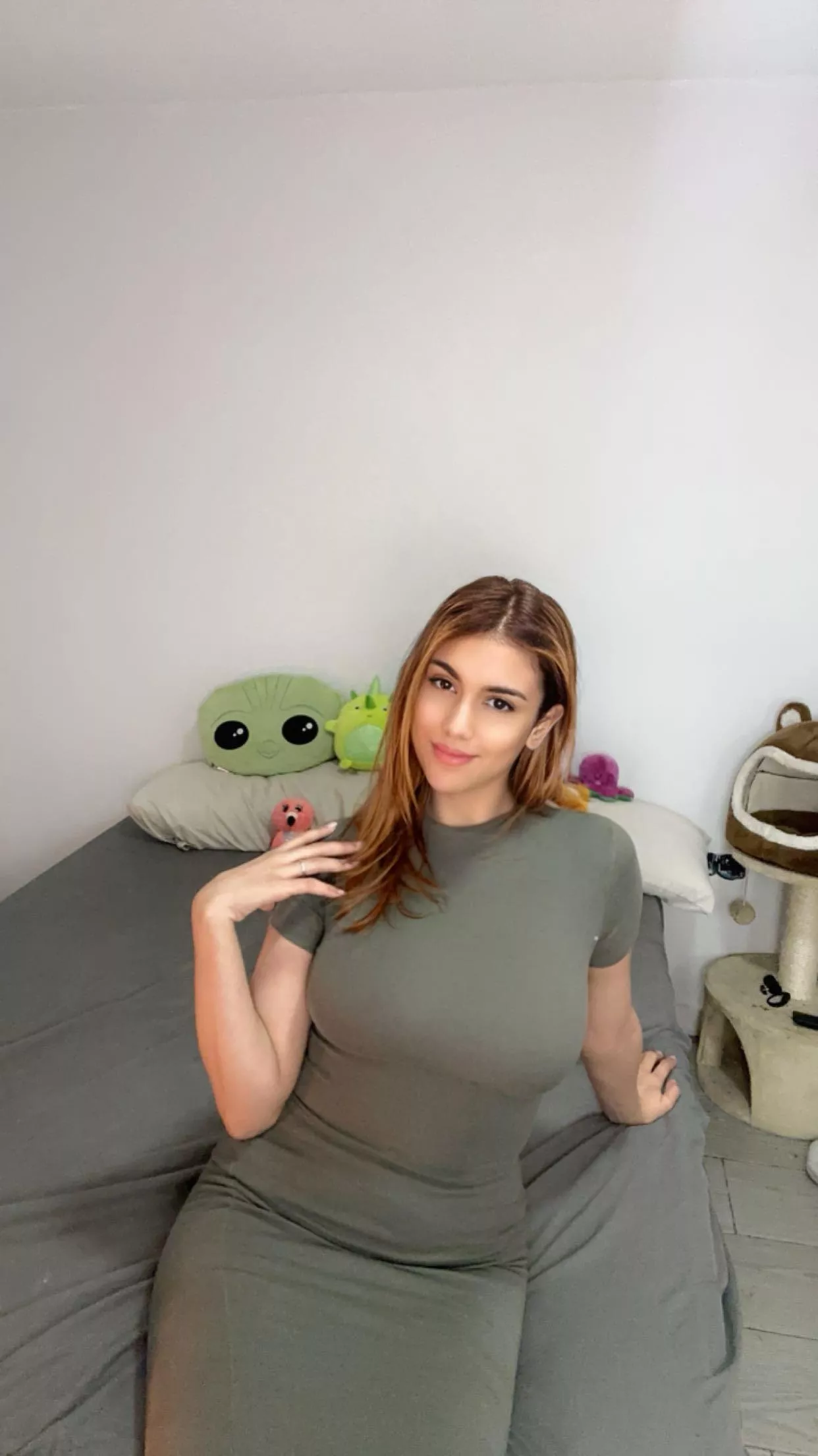 new dress for dinner posted by Spooky-Yellowjacket