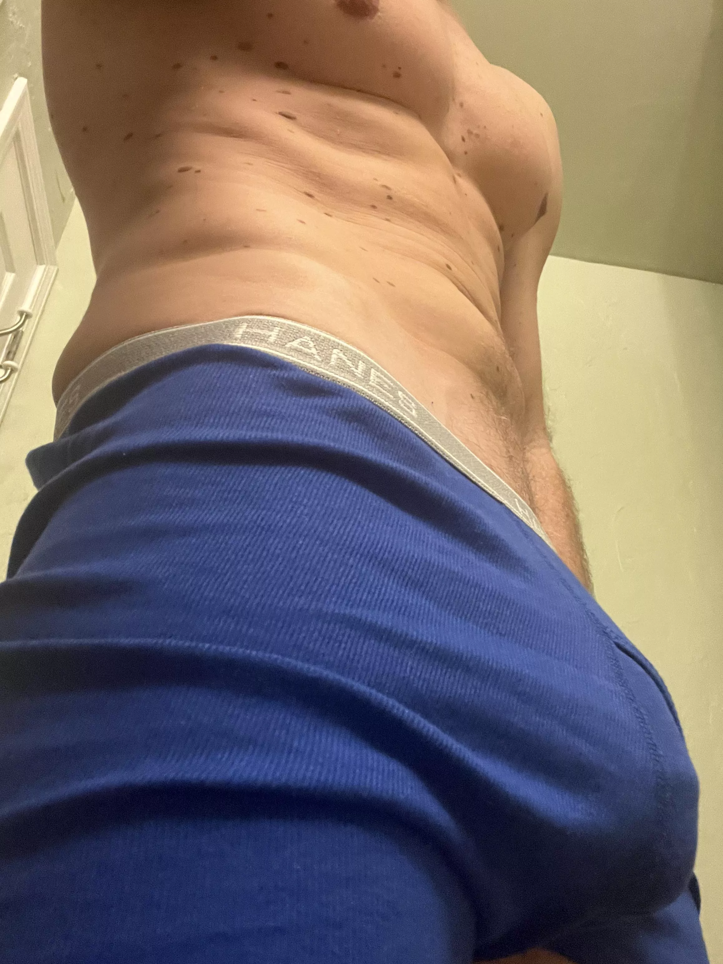 Please help soothe my achey gaymer bulge (29) posted by optimalformation49