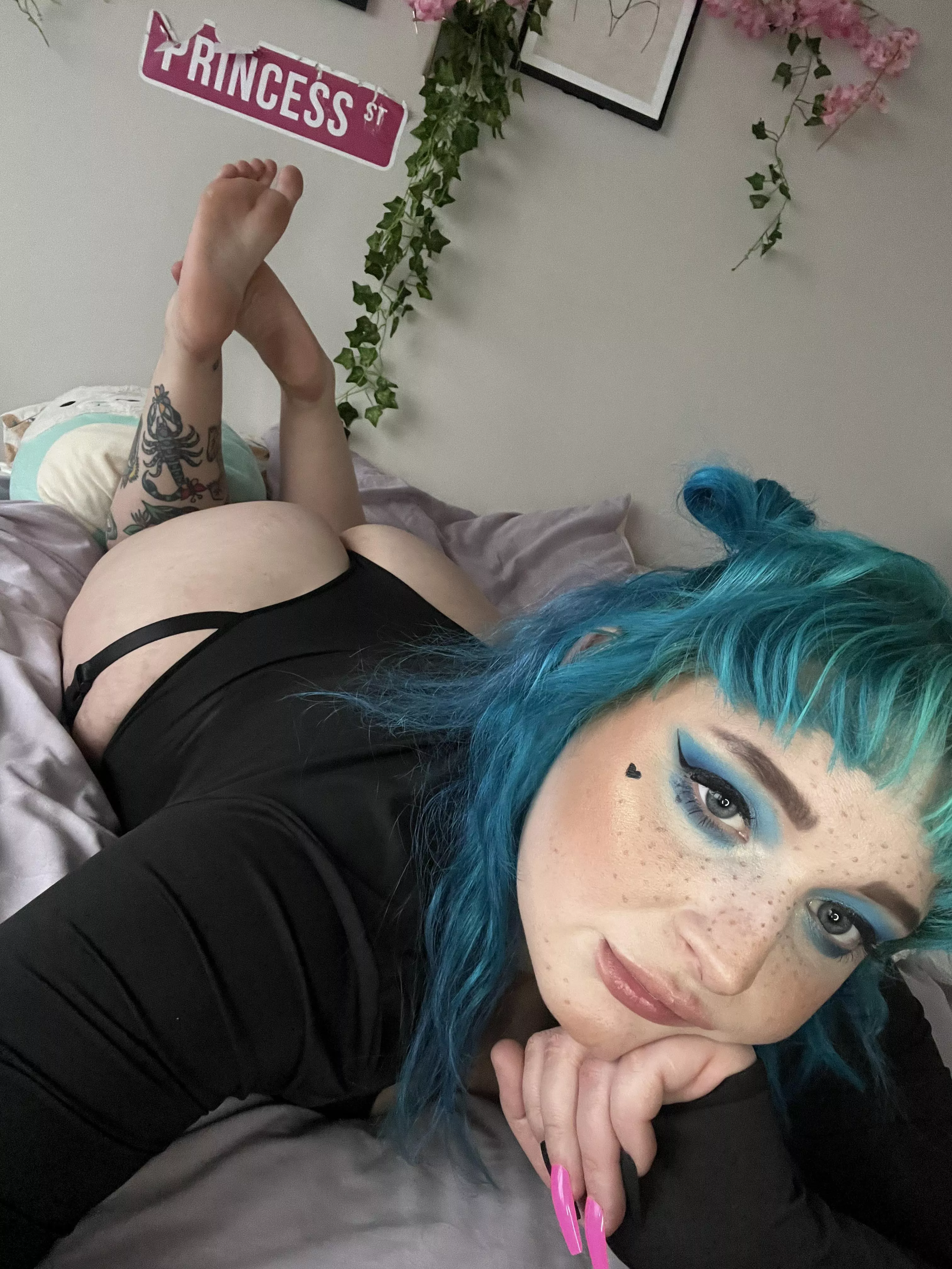 Pouty princess posted by violetbabyxx00