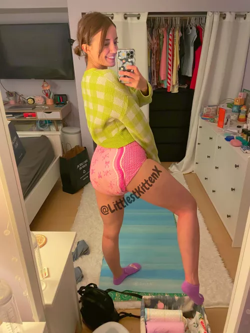 Soggy diaper after shopping yesterday 💦🤭 by littlestkittenx