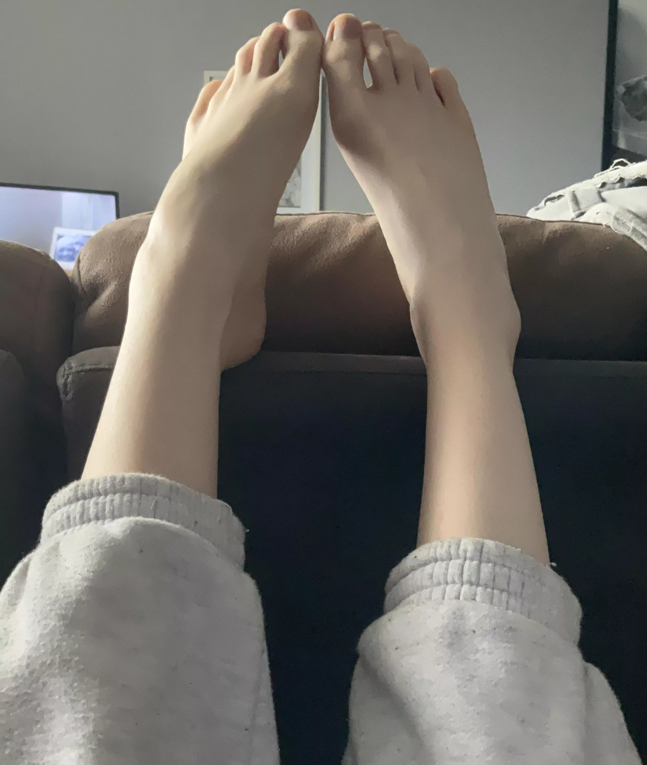 Thinking that my feet make guys hard excites me 💕 posted by MissPirait