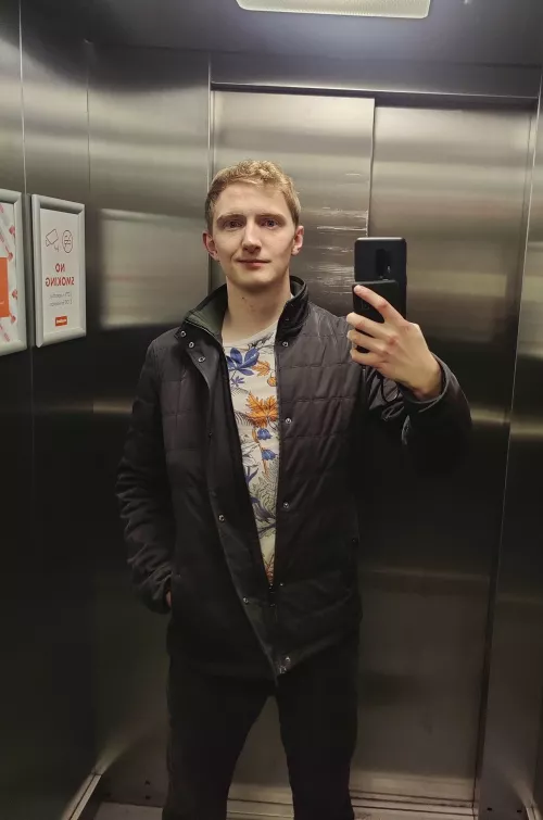 Was on my way out and the elevator lighting was kind to me for once ✨ by Atomlad360