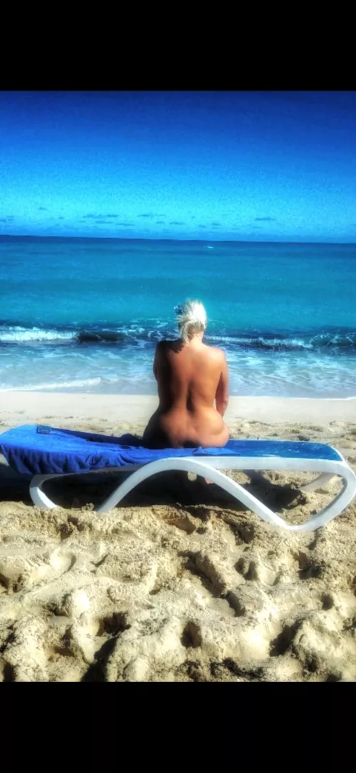 We'll be back to this beautiful beach in just 3 more days 😍 by tiny2188