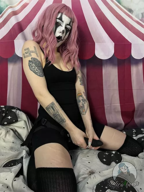 Who wants to experience some fun with a clown honk honk by alicewiththebluehair