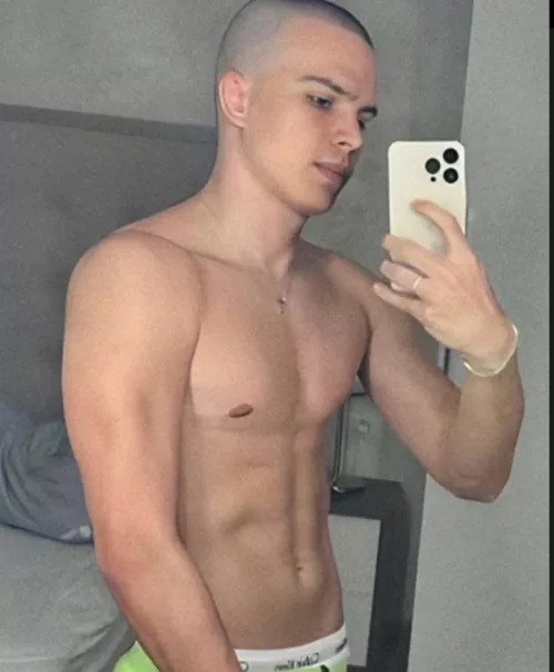 23 miami looking for hot good boys to spoil by kennedyvandutch