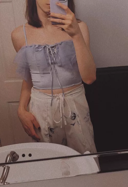 26 femboy for longterm chats with tops. Face+ Fit+ Straight+ by Winter-Cabinet8118