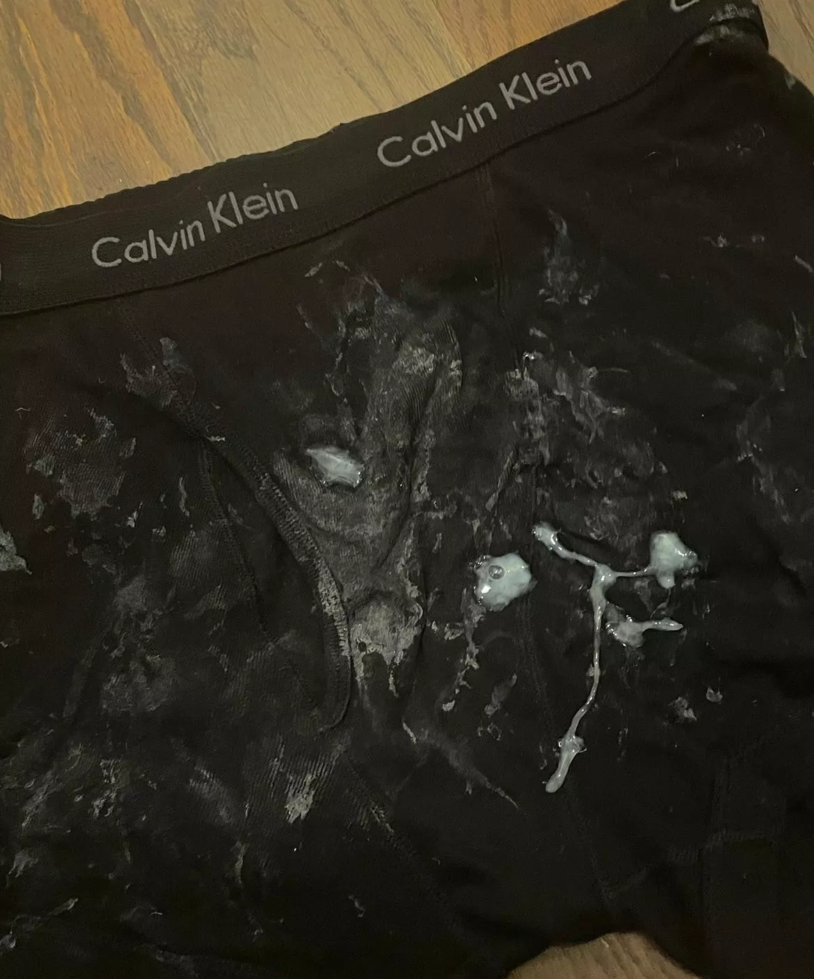 28 uk, I think my straight roommate might be curious. He is recently single and been “forgetting” his cum stained underwear in my bathroom. Anyone want to help me find out? DM me for his snap…. posted by hangout9999