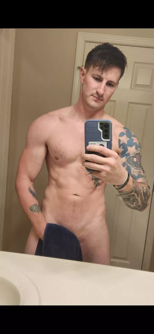 [32] post workout showers are the best! by lawndart0765