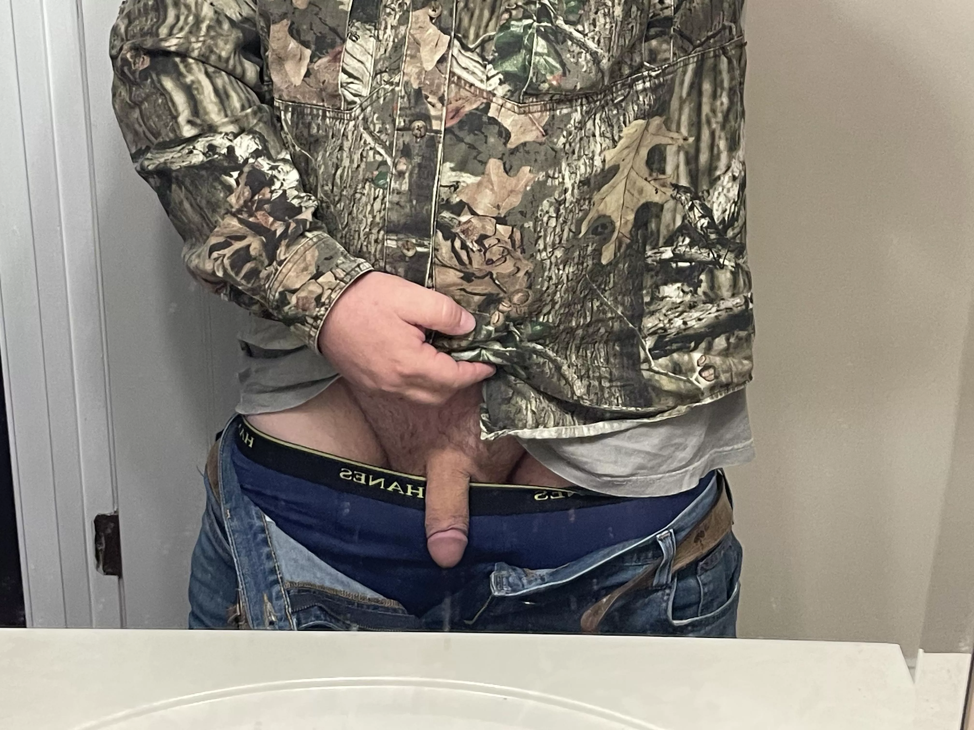 (47) yr old daddy dick….getting in a quick work pic😁 posted by SCdad47