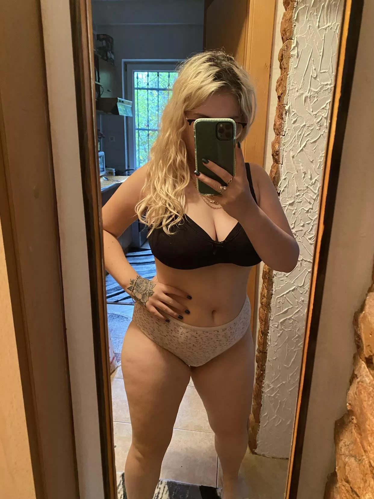 5’4 21f, Are you into this body type? posted by MaterialisticMou