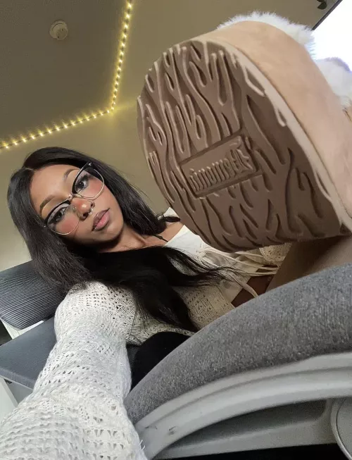 A pretty face can never lose by Tinygoddessskai