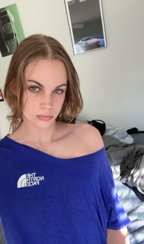 Am I a pretty boy?🤭 by UnderstandingNo9879