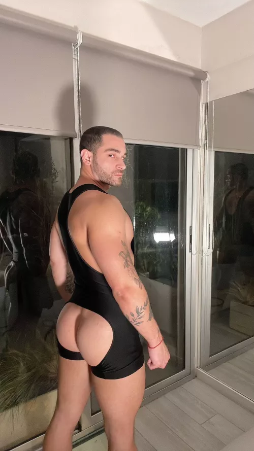 Are you ready for your meal? 🍑 by Important-Ad-6293