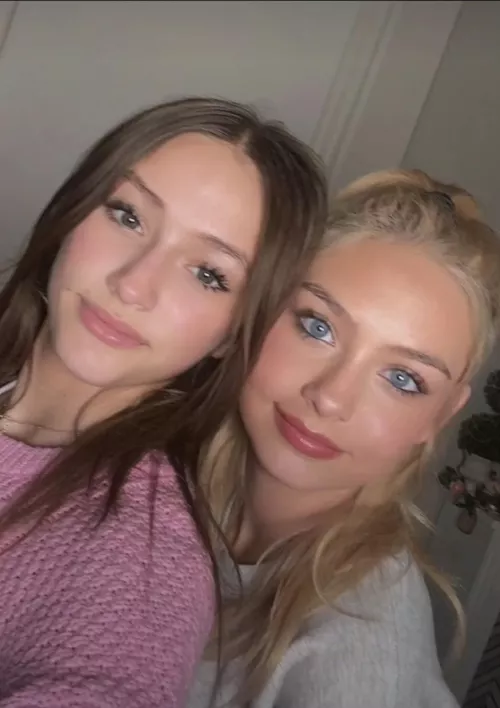 Brunette or Blonde by mouth4war3