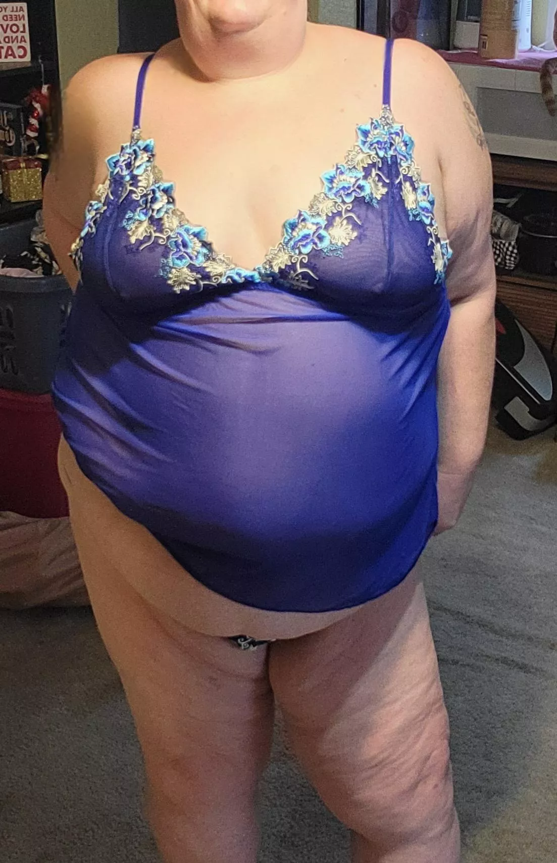 Can barely see the panties under that tummy hehe posted by HornyOldBroad