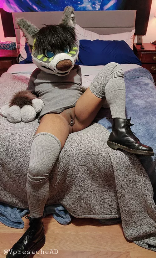 Daddy / Mommy says I'm not allowed to wear pants (he/him) by Voresache